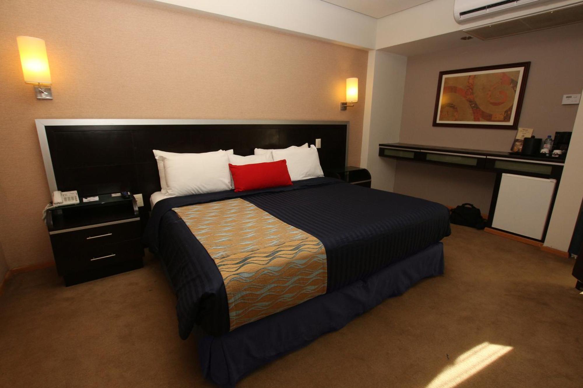 Hotel Colon Plaza Business Class Nuevo Laredo Exteriör bild